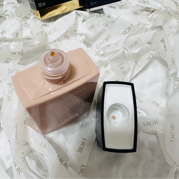 Dior Skin Glow & Chanel Vitalumiere Aqua - Picture 6 of 6